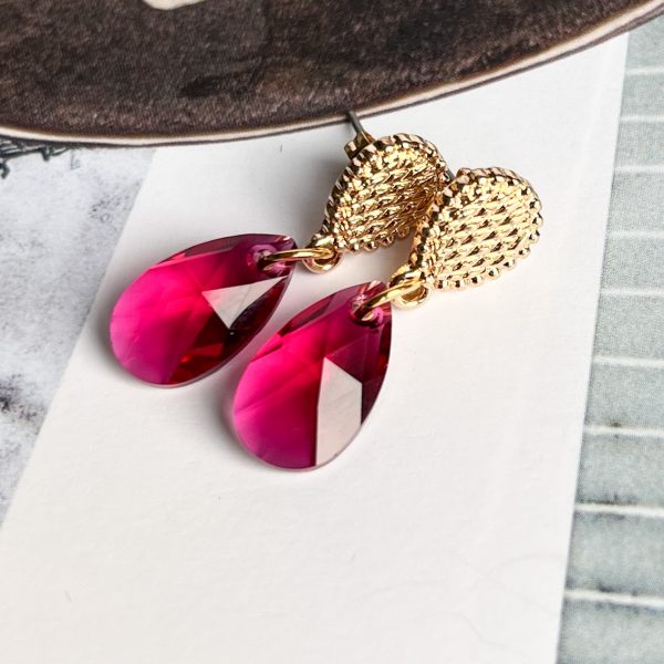 Oorbellen Goud Druppel Kristal Rood Kerst | la Beij | unieke & stijlvolle sieraden