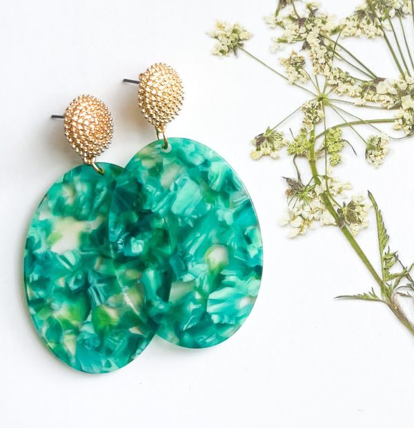 Oorbellen Goud Resin Ovaal Multi Turquoise Groen | la Beij | unieke & stijlvolle sieraden