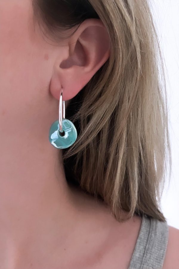 la Beij Oorbellen Zilver Creool Keramiek Turquoise in oor